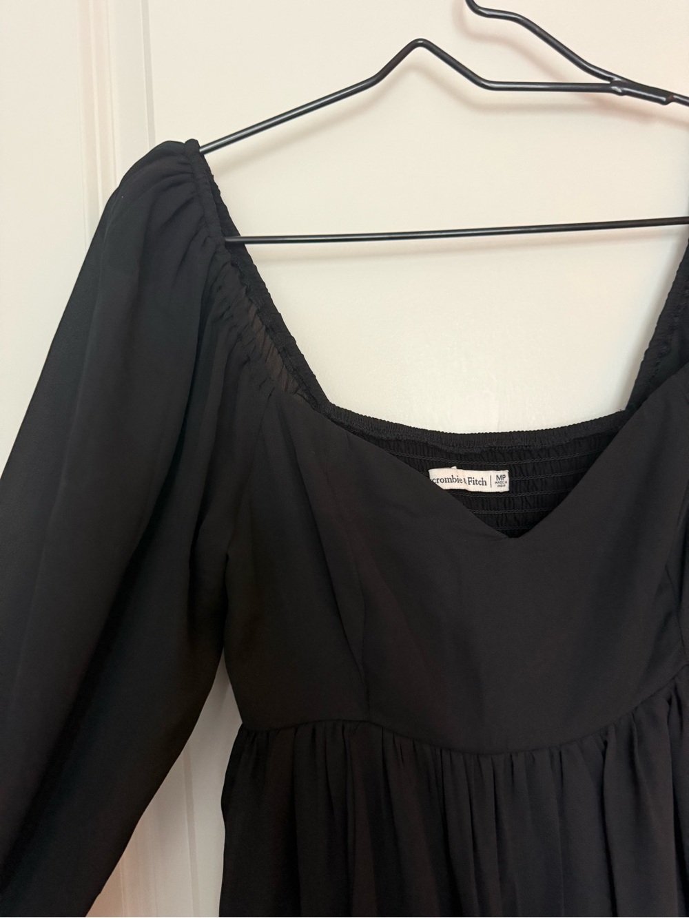 Abercrombie & Fitch Black Long-Sleeve Sweetheart Neck Dress